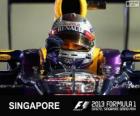 Себастьян Феттель празднует свою победу в Гран-при Сингапура 2013
